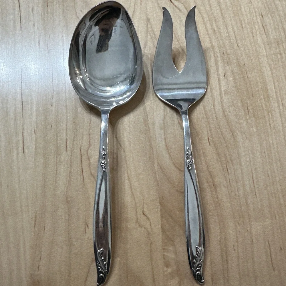 Holmes and Edwards IS Deep Silver Woodsong Casserole Spoon, Serving Fork